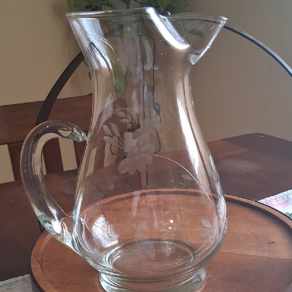 Princess House Heritage Crista Pitcher Beverage Server 10" 72oz .
